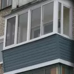 Балкон с межэтажной крышей и выносной сварной конструкцией — фото работы
